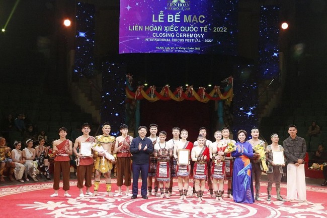 Vietnam Wins Golds at 2022 International Circus Festival