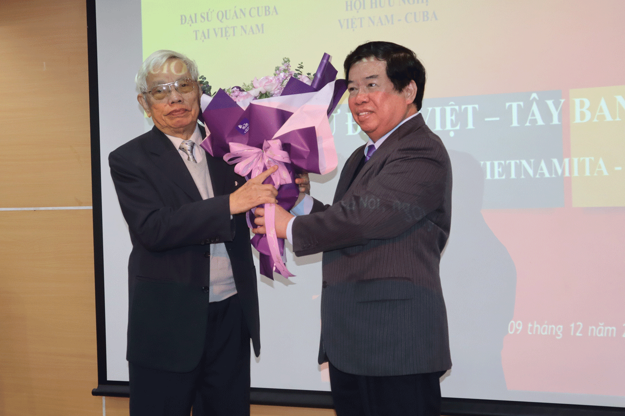 first vietnamese spanish dictionary introduced in vietnam