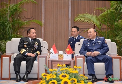 Major General Le Quang Dao (right) and Vice Admiral Aan Kurnia at the meeting. Source: PANO
