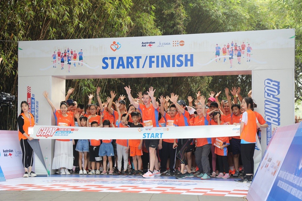 People, students joined the Run for Zero Violence against women and girls in Vietnam to say NO to gender-based violence in September 2022. Photo: UNFPA