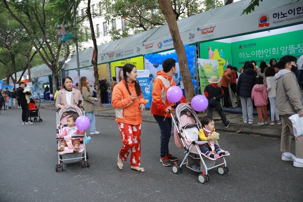 Thousand People Enjoy Vietnam - Korea Friendship Street Festival in Hanoi