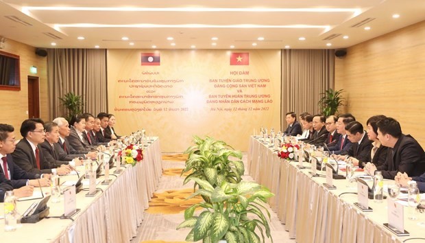 Vietnamese, Lao Parties Share Experiences in Information, Education Work