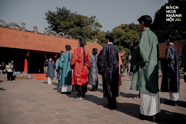 Vietnam's Ancient Costumes Are Back In Style