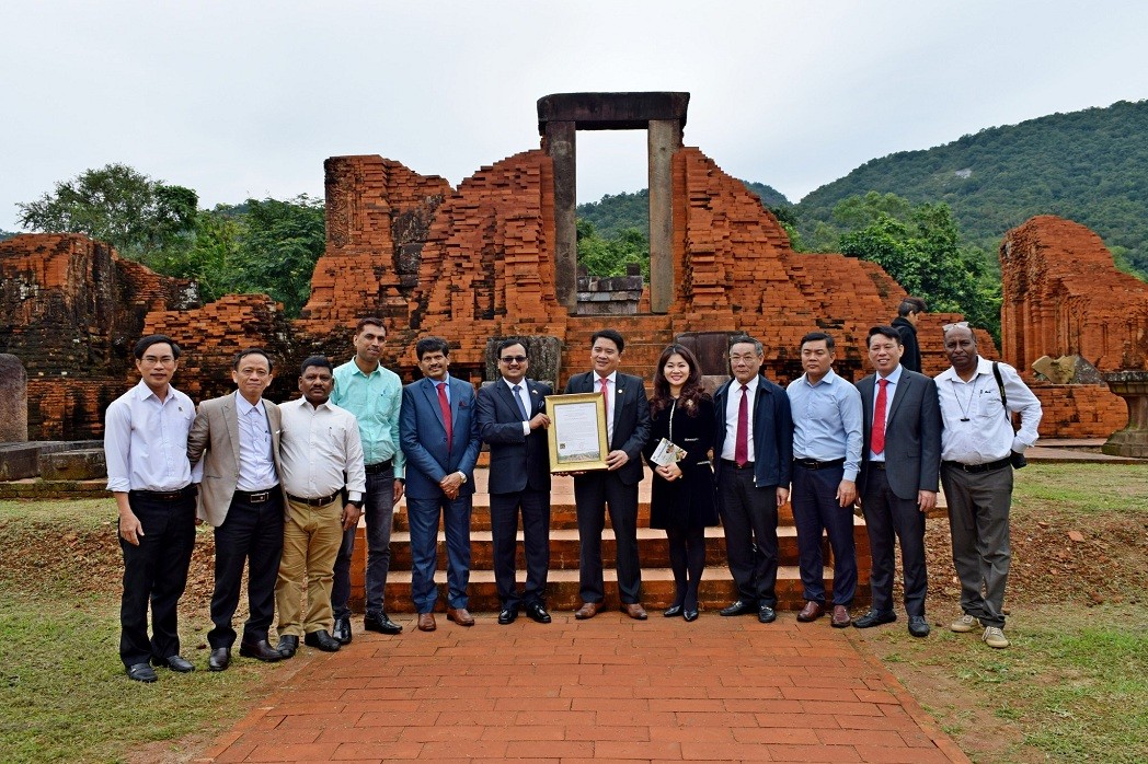 Vietnamese and Indian delegates at the restored towers in My Son World Cultural Heritage Site. Photo: Indian embassy