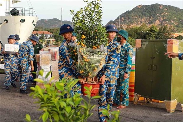 vietnam news today dec 22 tet gifts delivered to truong sa soldiers people