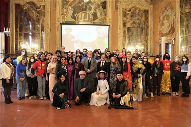 Italian Students Enthusiastic about Vietnamese Language, Culture ...