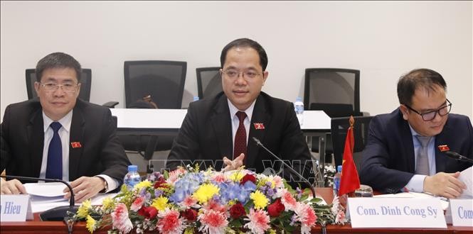 Vietnamese, Lao Young Parliamentarians Beef Up Cooperation