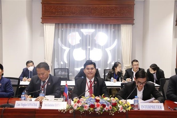 Vietnamese, Lao Young Parliamentarians Beef Up Cooperation