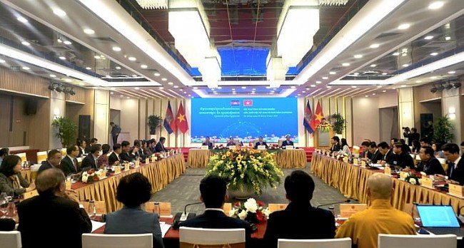 Parliamentarians of Vietnam, Cambodia Share Experiences