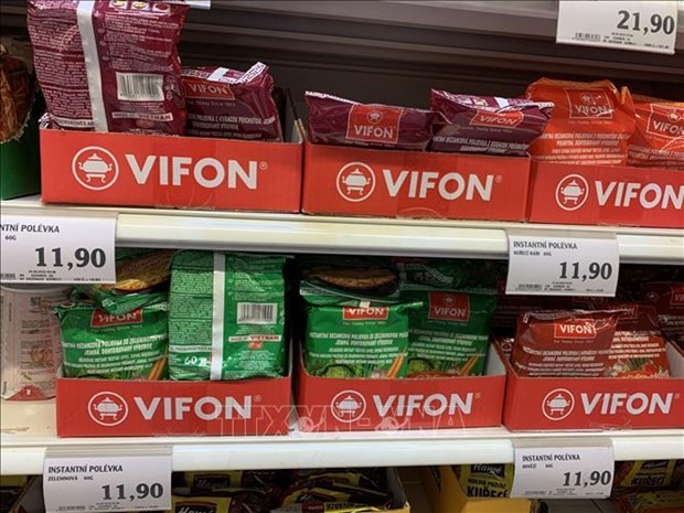Made in Vietnam instant noodle products available in the Czech Republic's supermarket Globus. Photo: VNA