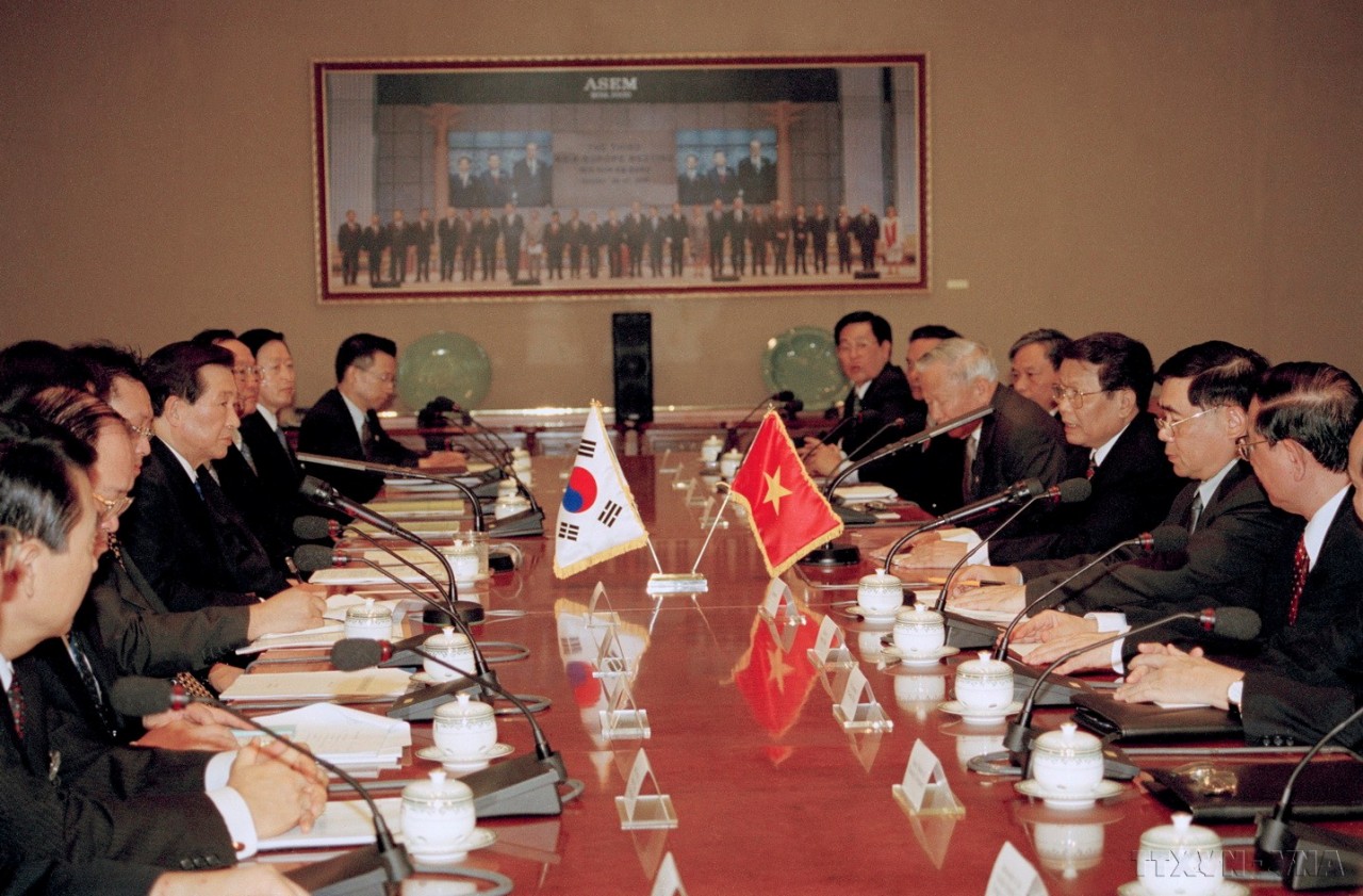 30 Years of Diplomatic Relations between Vietnam-RoK through Ambassadors' Eyes