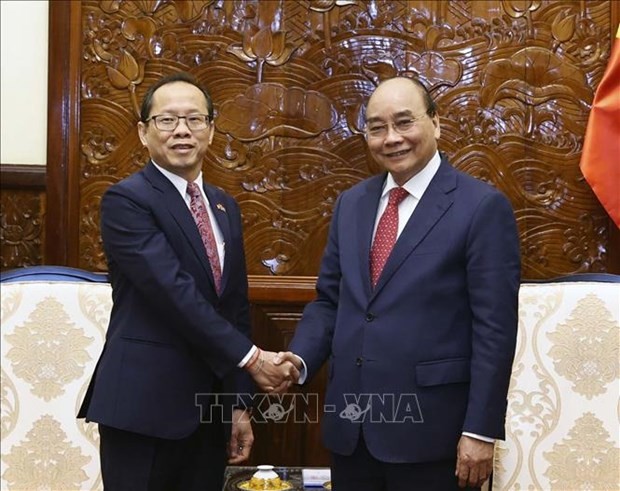 President Nguyen Xuan Phuc (R) and Cambodian Ambassador Chay Navuth. Photo: VNA