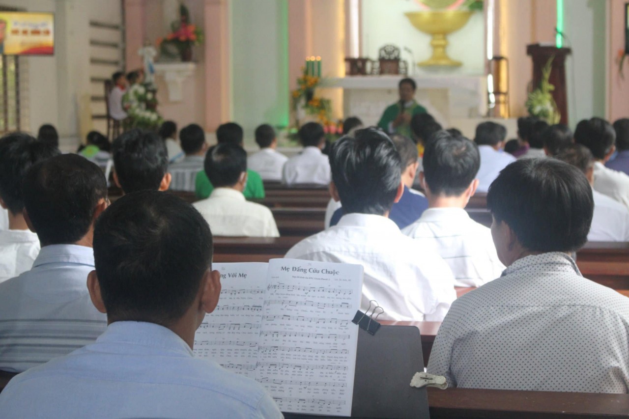 young people express themselves Ceremony at Chi Lang parish