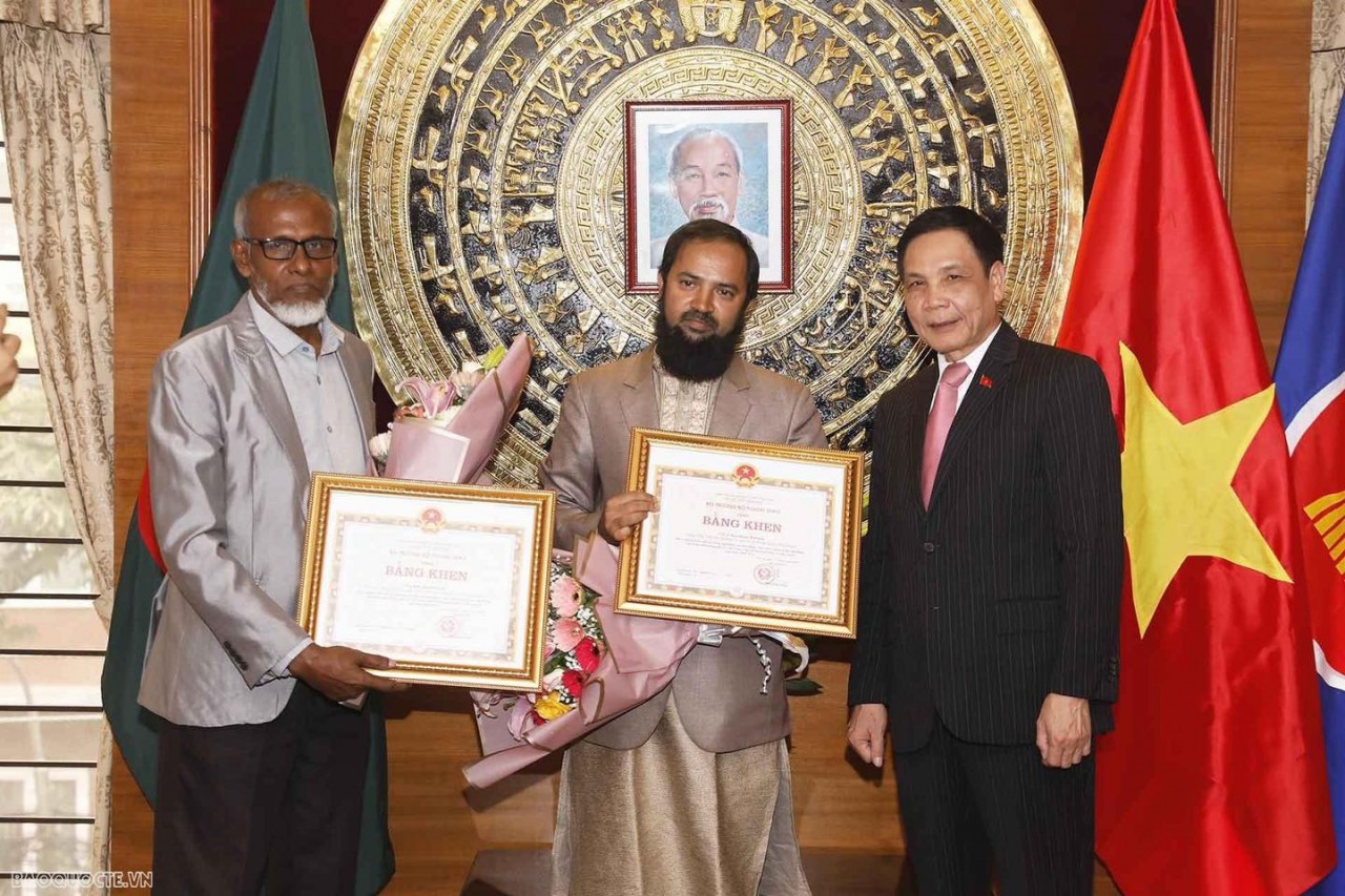 Three Bangladeshis Honoured for Promoting Bilateral Ties with Vietnam