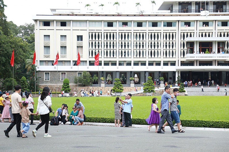 Visitors at the Reunification Palace in District 1, HCMC. Photo: VGP