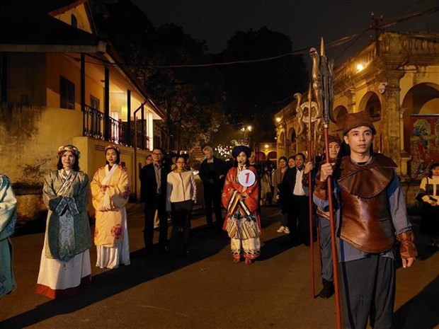 Thang Long Citadel Night Tour Opened for Foreign Visitors