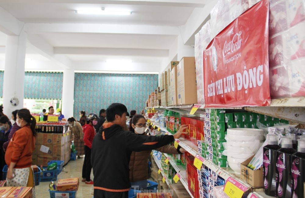 Free Tet Supermarket for Da Nang's Flood Victims