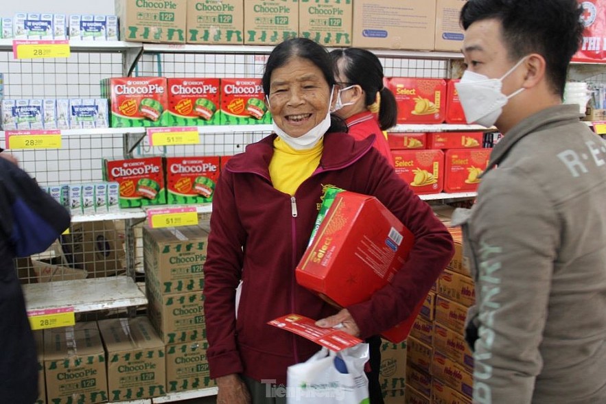 Free Tet Supermarket for Da Nang's Flood Victims