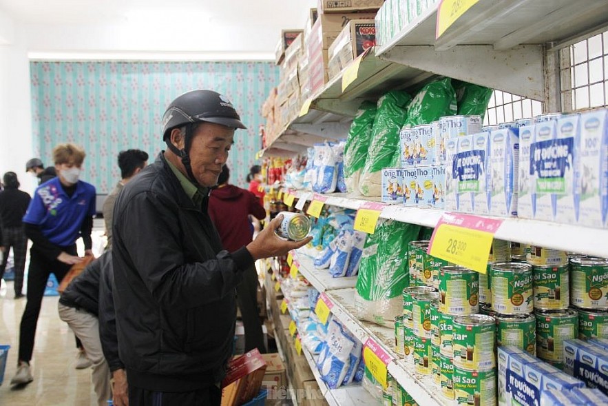 Free Tet Supermarket for Da Nang's Flood Victims