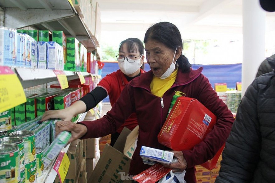 Free Tet Supermarket for Da Nang's Flood Victims