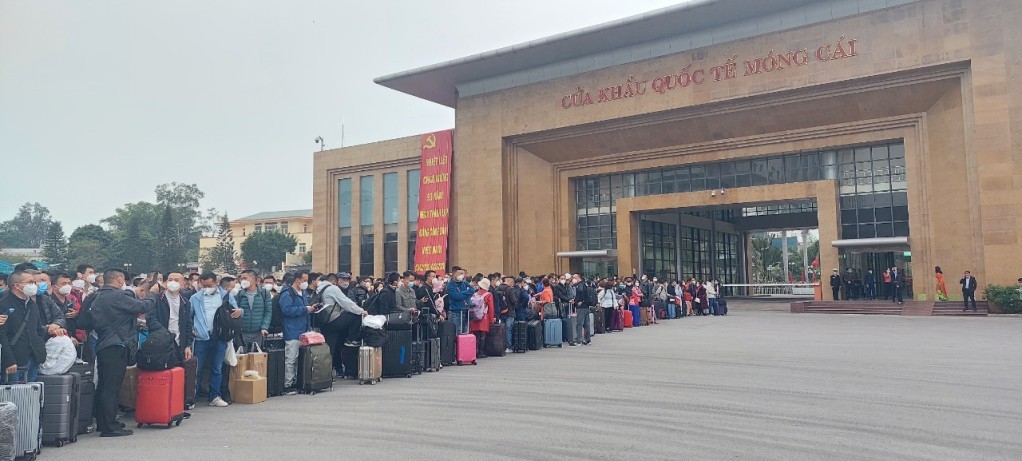 vietnamese chinese excited about resuming entry exit activities