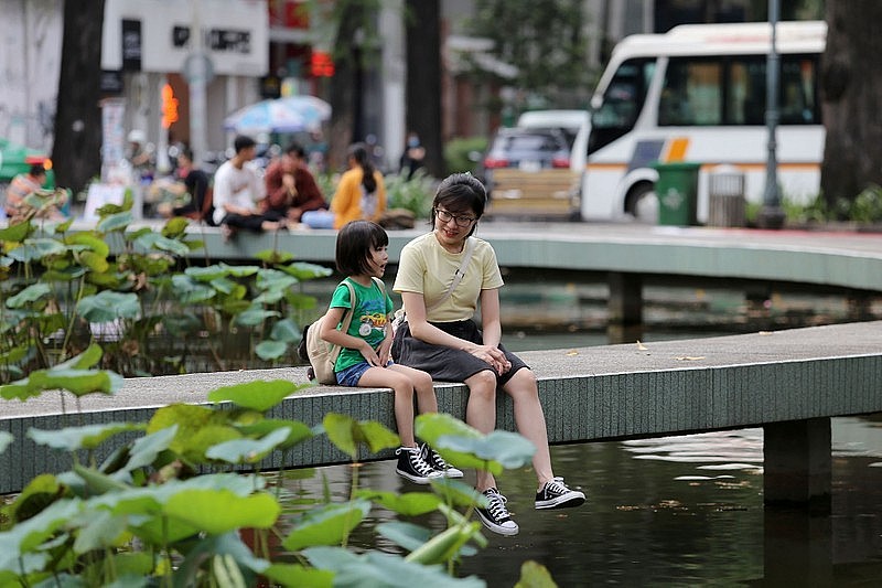 Turtle Lake Pedestrian Street Opens