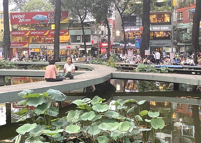 Turtle Lake Pedestrian Street Opens