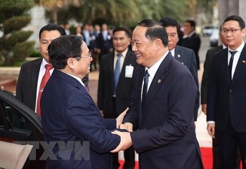 Prime Minister Arrives in Vientiane, Starting Official Visit to Laos