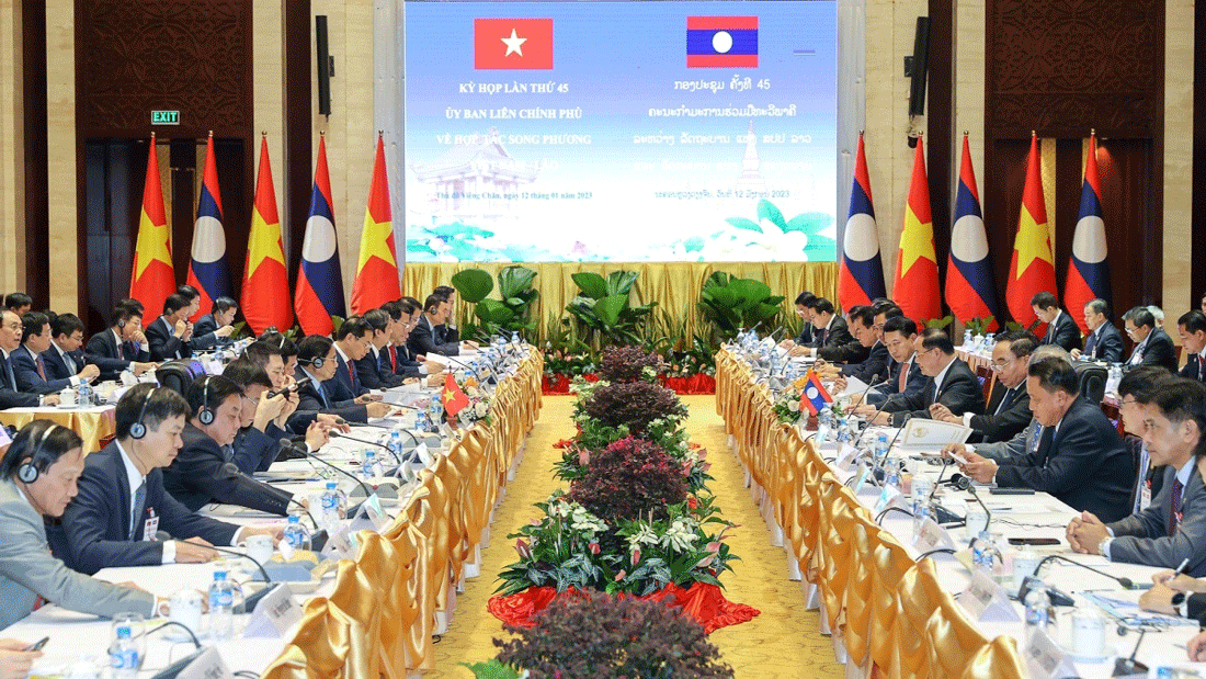 An overview of the 45th session of the Vietnam - Laos Inter-government Committee in Vientiane on January 12.