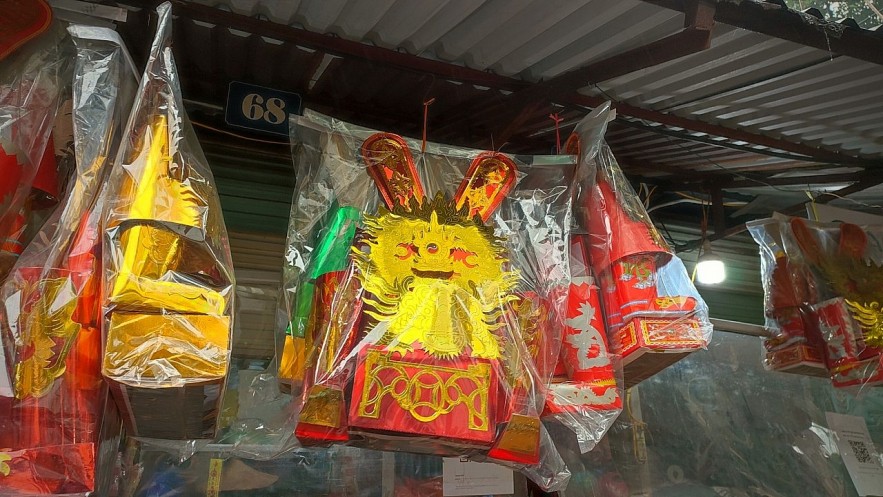 The paper clothes for the Kitchen God are displayed at the local market in Hai Ba Trung District. Photo: Ollie Le Nguyen 