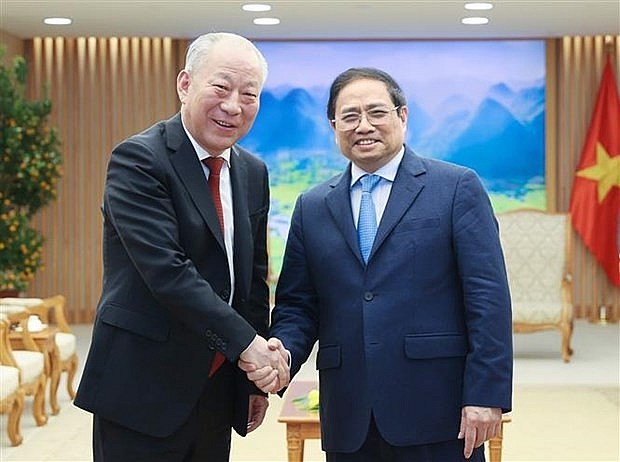 Prime Minister Pham Minh Chinh (R) and Yan Jiehe, Founder and Chairman of China Pacific Construction Group. Photo: VNA