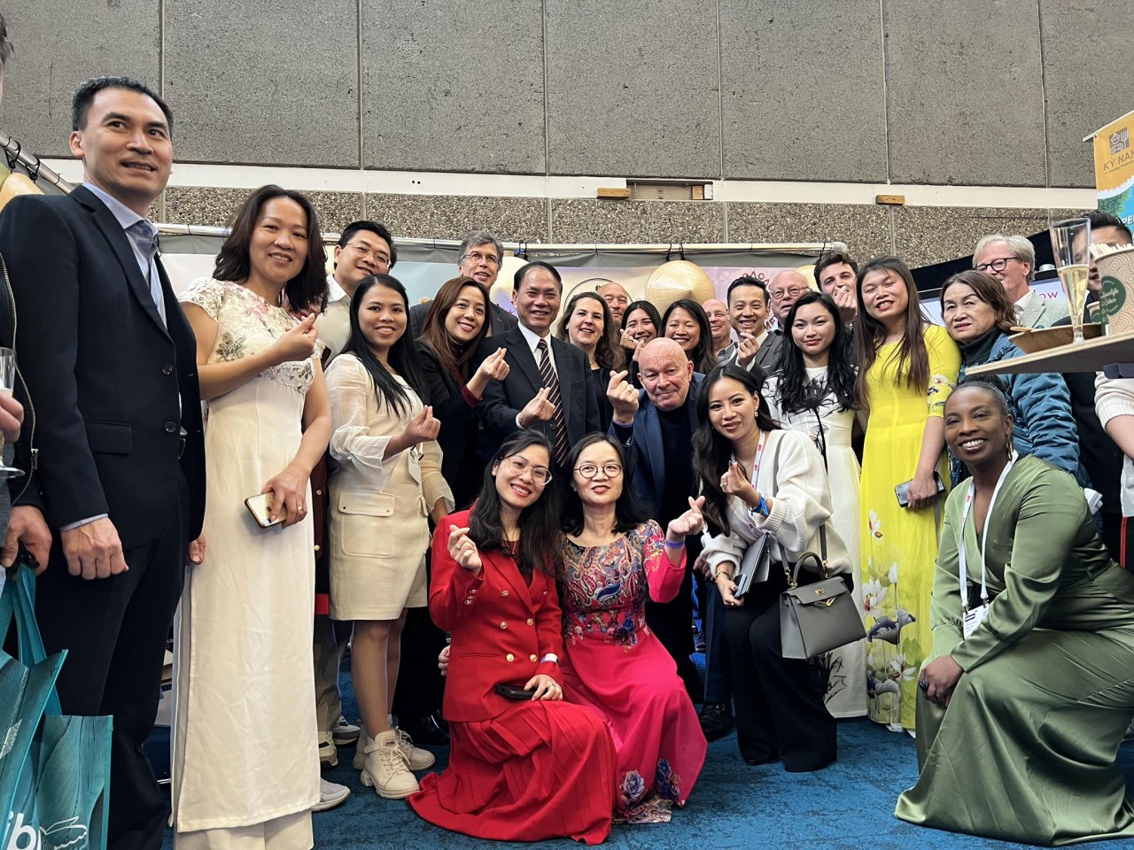 Ambassador Pham Viet Anh attended the opening ceremony of Miss Linh booth at Horecava International Fair 2023 in Amsterdam, the Netherlands.