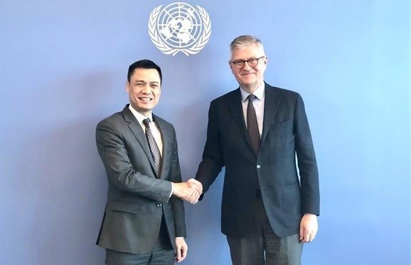 Ambassador Dang Hoang Giang (R), Permanent Representative of Vietnam to the United Nations UN meets with Under-Secretary-General Jean-Pierre Lacroix in New York on January 16. Photo: VNA