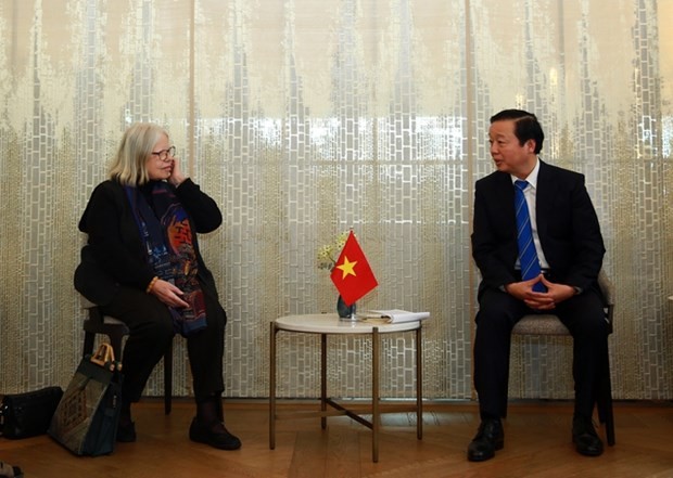 Deputy Prime Minister Tran Hong Ha receives President of the Switzerland-Vietnam Friendship Association Anjuska Weil in Davos on January 15 (local time). Photo: VNA