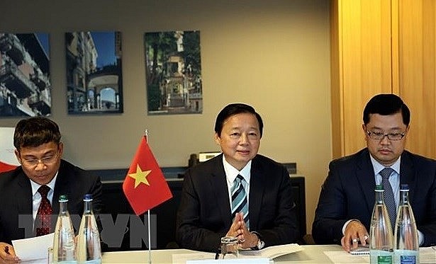 Deputy Prime Minister Tran Hong Ha (center). Photo: VNA