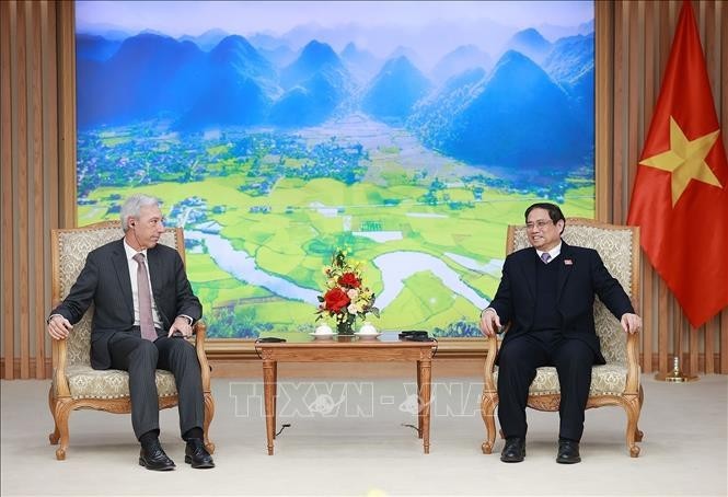 PM Pham Minh Chinh (R) and Portuguese Minister of Foreign Affairs Joao Gomes Cravinho. Photo: VNA