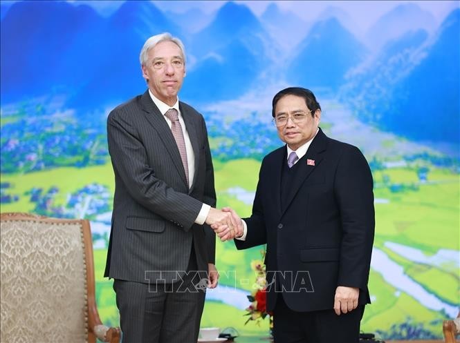 PM Pham Minh Chinh (R) and Portuguese Minister of Foreign Affairs Joao Gomes Cravinho. Photo: VNA