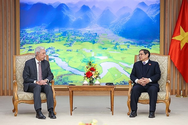 Prime Minister Pham Minh Chinh (R) receives Foreign Minister of Portugal Joao Gomes Cravinho, Ha Noi, January 18, 2023 - Photo: VGP