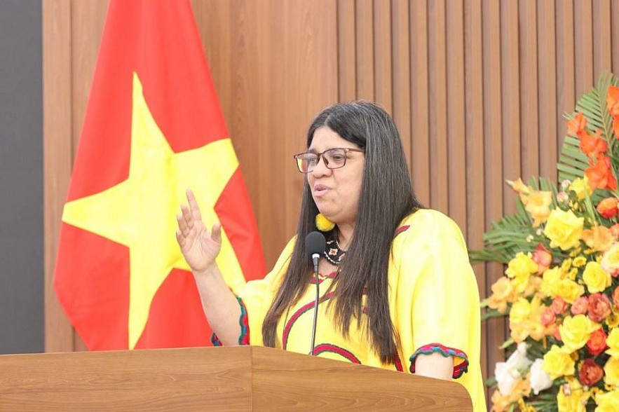 Diplomatic Representatives Share Impression of Tet