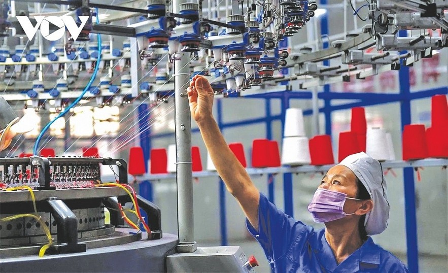 The Vietnamese economy is anticipated to grow by 6.47% and 6.83% in 2023 in two scenarios respectively developed by the Central Institute for Economic Management (CIEM).