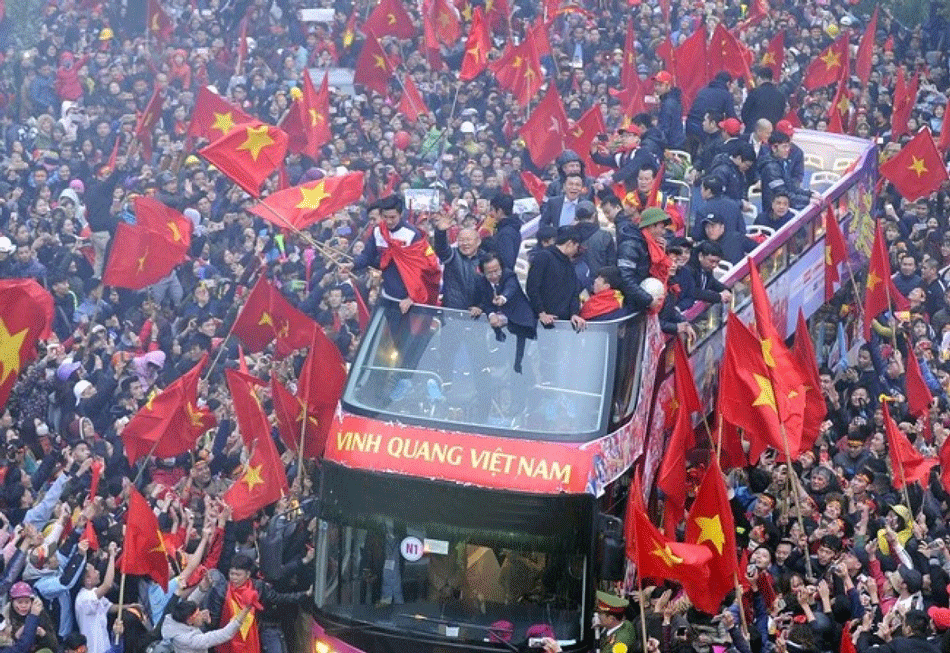 Head coach Park Hang-seo and his players receive a hero's welcome when they return home after their epic performance at the AFC U23 Championship 2018 in China. Photo: Vietnamnet.vn