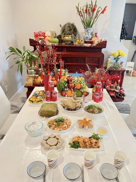Tet, or Lunar New Year, is the most important festival of the year for Vietnamese people and a time for family reunions. It is an opportunity for descendants to invite the souls of their ancestors to join the family’s Tet celebration.