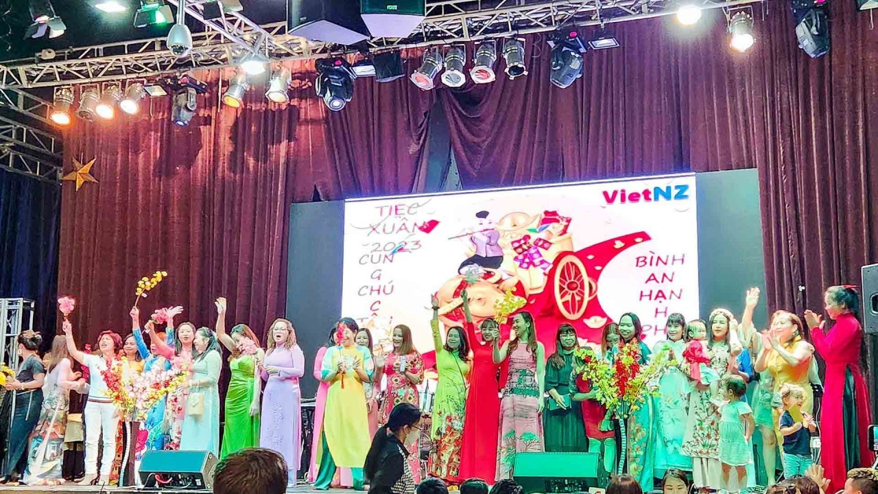 Overseas Vietnamese around the World Celebrate Lunar New Year