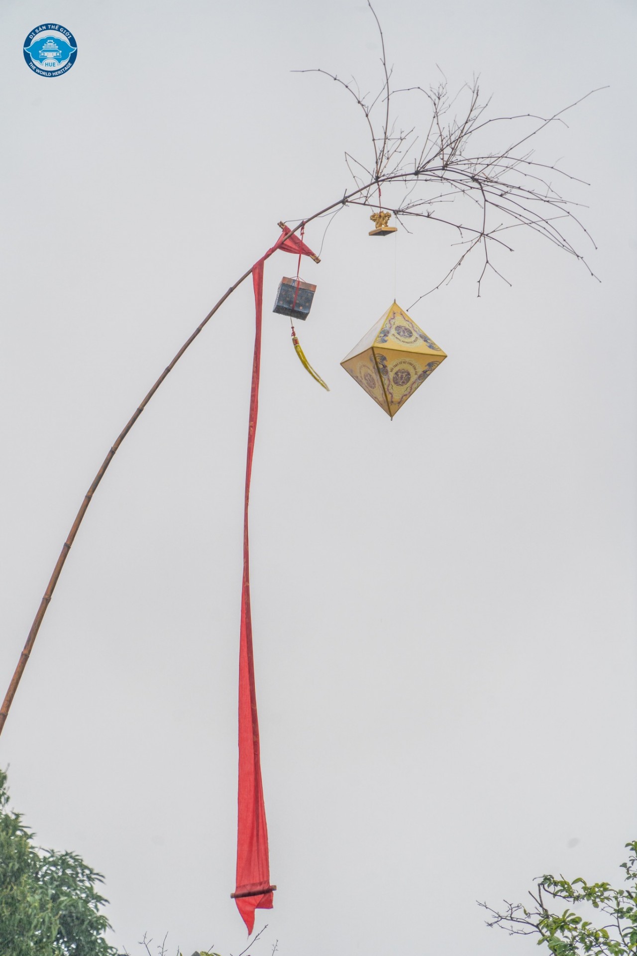 Lowering Neu Pole, Opening Seal to Celebrates New Year Lowering Neu Pole, Opening Seal to Celebrates New Year