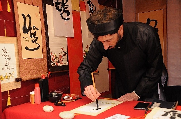 Calligraphy master Jean Sébastien Grill: My Mission is to introduce Vietnamese culture in France"