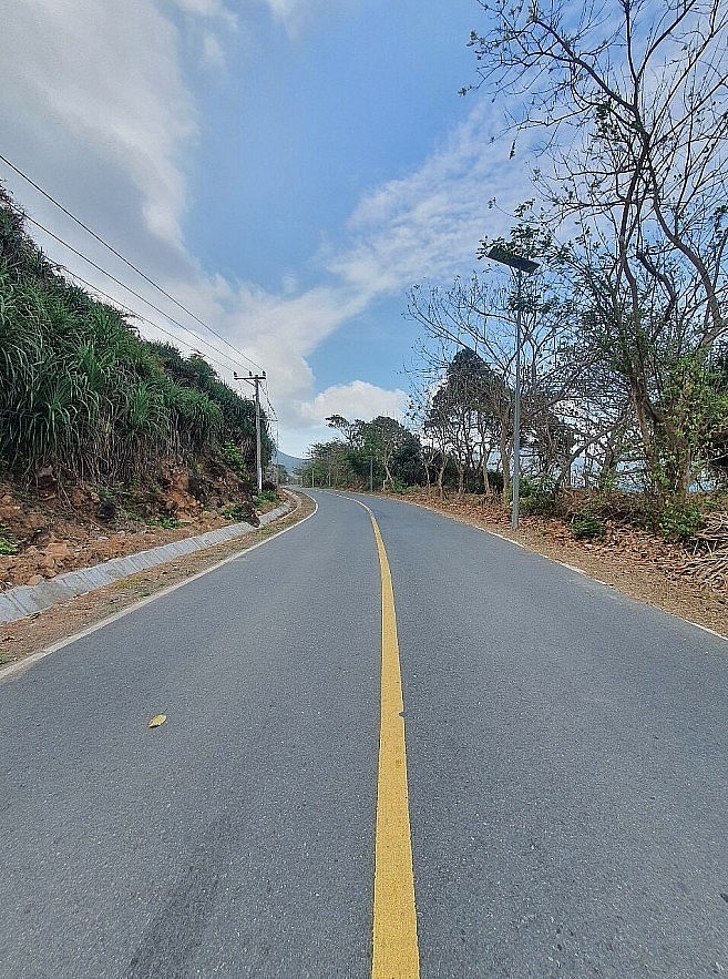 Very quiet costal roads. Photo by Thuy Hang