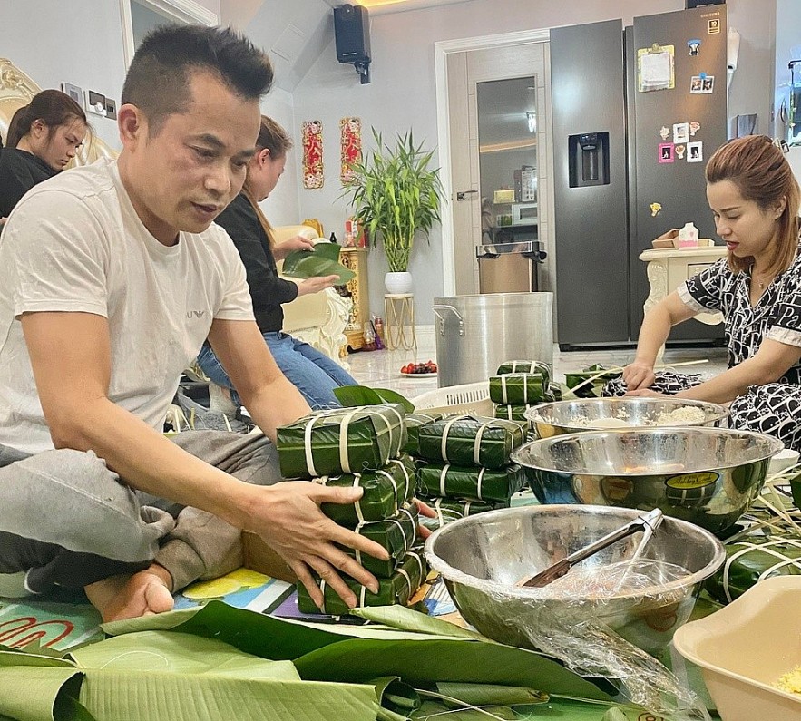 Peach Apricots and Banh Chung For Overseas Vietnamese Family