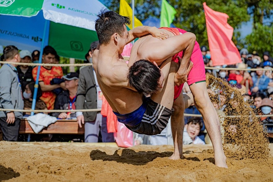 Traditional Wrestling Festival Opens In Sinh Village