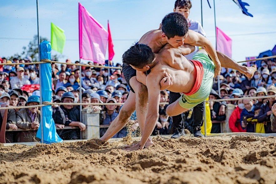 Traditional Wrestling Festival Opens In Sinh Village