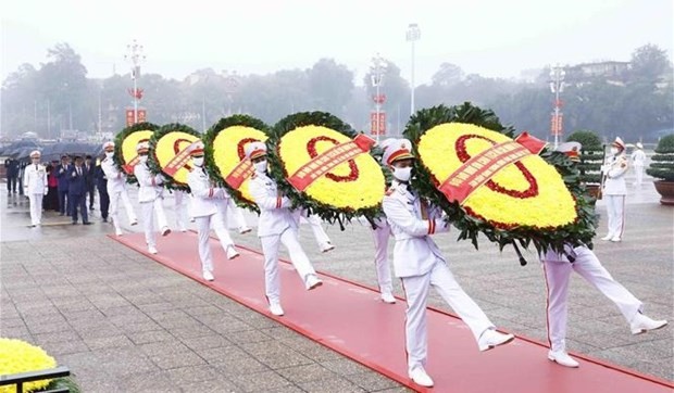 Leaders pay tribute to President Ho Chi Minh on Party’s founding anniversary. Photo: VNA
